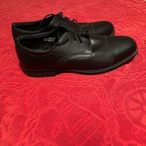 Dexter Black Oxfords‎ with Smooth Leather Upper and Laced Design